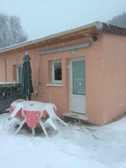 Le Coin Tranquille au pied du Puy de Dôme Apartamento Pontgibaud Exterior foto