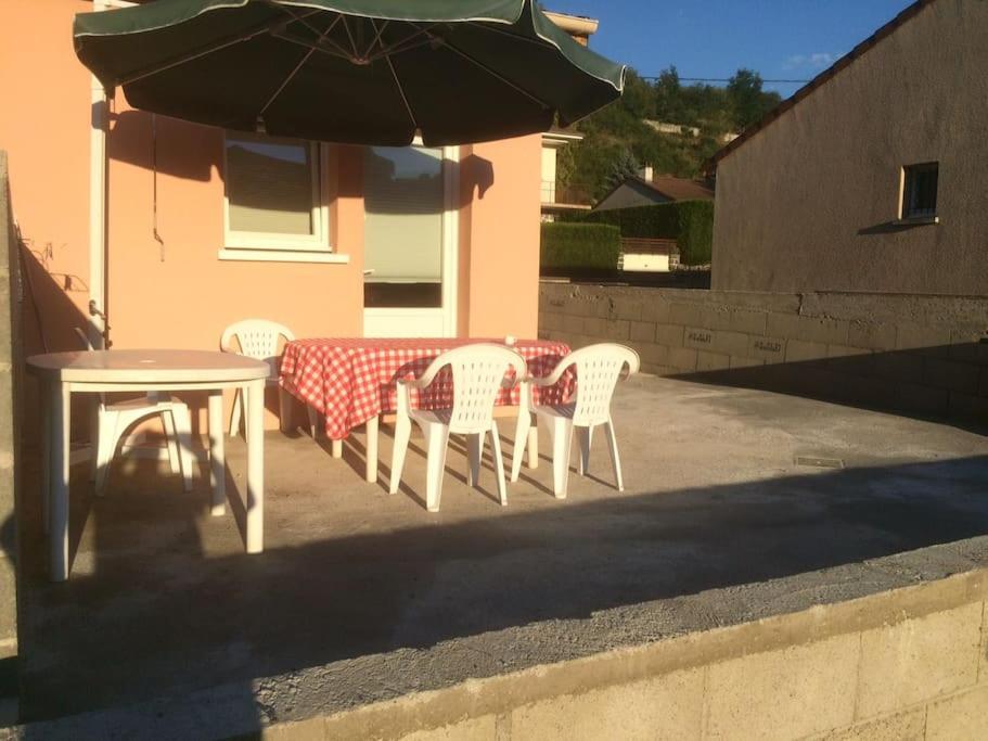 Le Coin Tranquille au pied du Puy de Dôme Apartamento Pontgibaud Exterior foto